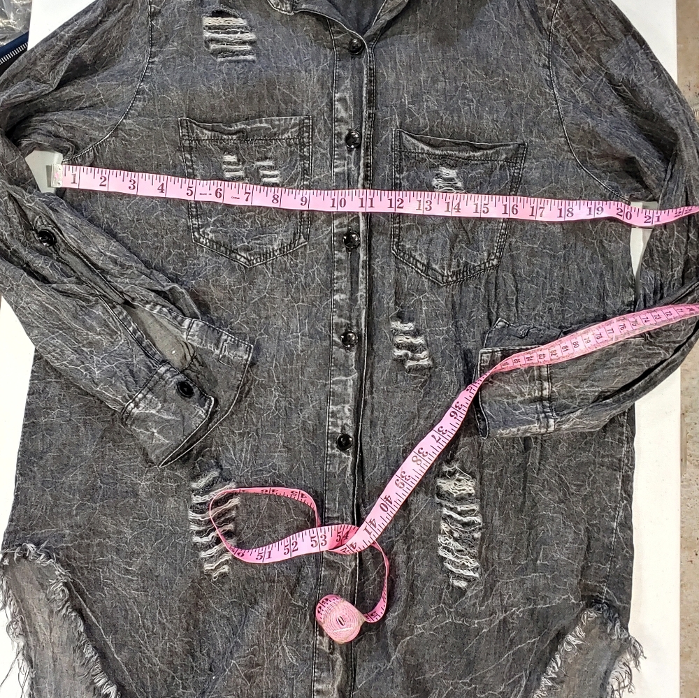 THRILL DISTRESSED BUTTON TOP - Picture 9 of 12